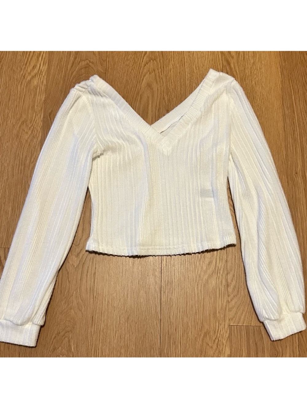 Forever 21 White Ribbed V-Neck Long Sleeve Crop Sweater